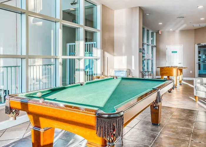 Crystal Shores West 202 Aparthotel 4*