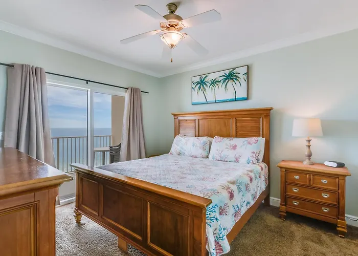 Crystal Shores West 202 Aparthotel 4*