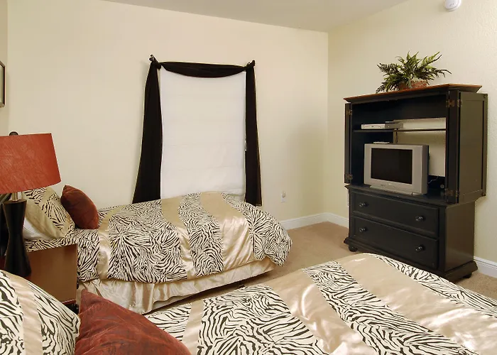 Crystal Shores West 202 Aparthotel 4*