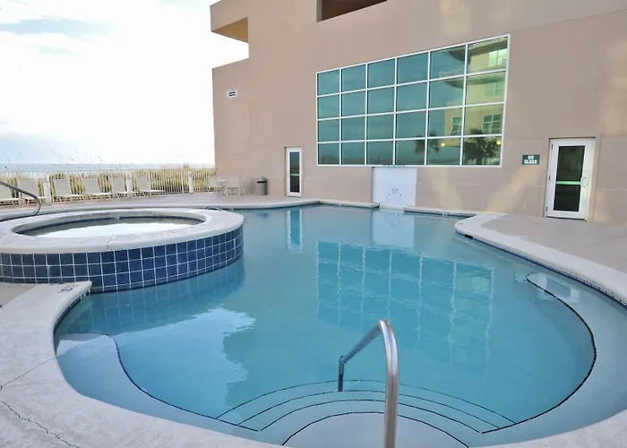 Crystal Shores West 202 Aparthotel 4*