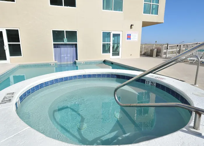 Aparthotel Crystal Shores West 202 4*